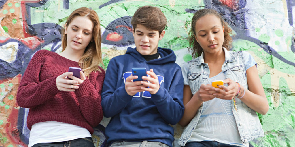 Being a Kid in the Social Media Age: Tips for Staying Happy and Safe ...